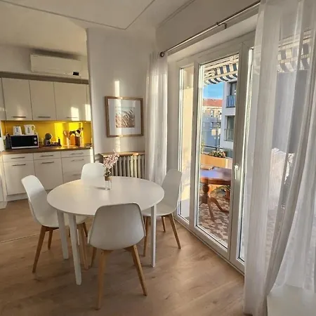 Beautiful 1-room Apartment, South-facing, And Train Station 15 Minutes Away On Foot Cannes