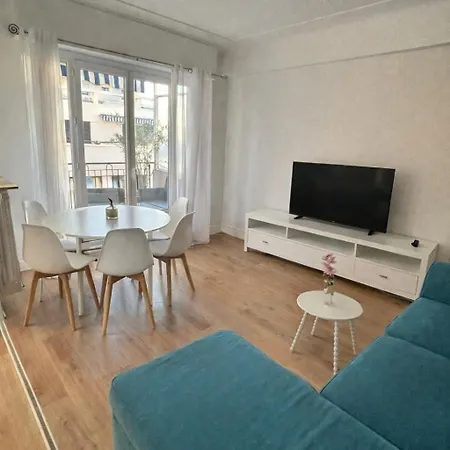 Beautiful 1-room Apartment, South-facing, And Train Station 15 Minutes Away On Foot