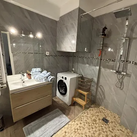 Beautiful 1-room Apartment, South-facing, And Train Station 15 Minutes Away On Foot Appartement