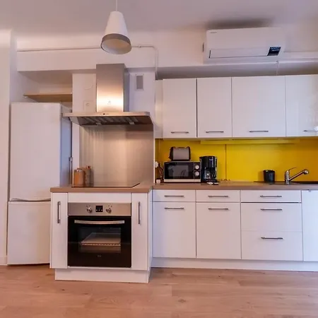 Appartement Beautiful 1-room Apartment, South-facing, And Train Station 15 Minutes Away On Foot Cannes