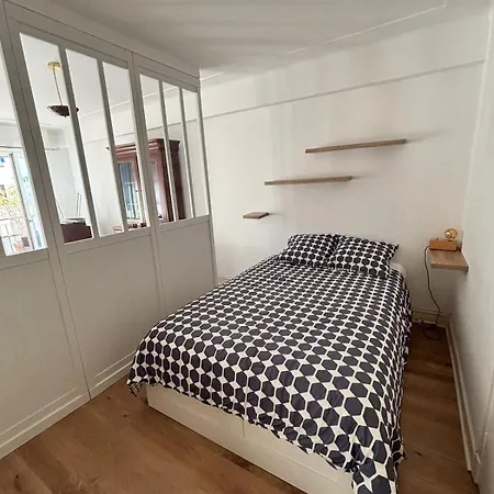 Beautiful 1-room Apartment, South-facing, And Train Station 15 Minutes Away On Foot