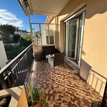 Appartement Beautiful 1-room Apartment, South-facing, And Train Station 15 Minutes Away On Foot