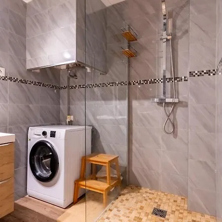 Apartament Beautiful 1-room Apartment, South-facing, And Train Station 15 Minutes Away On Foot