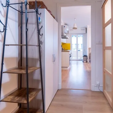 公寓 Beautiful 1-room Apartment, South-facing, And Train Station 15 Minutes Away On Foot