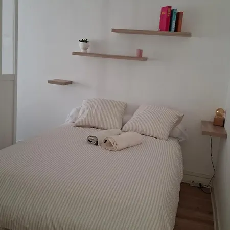 Beautiful 1-room Apartment, South-facing, And Train Station 15 Minutes Away On Foot * 戛纳